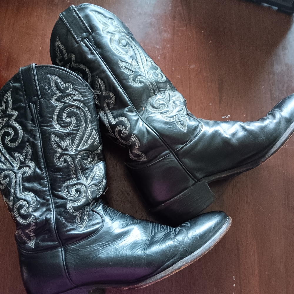 Justin cowboy boots 👢
